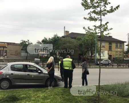 Шофьорката, отнесла пешеходка в центъра на Пловдив: Изскочи внезапно на пътя ВИДЕО