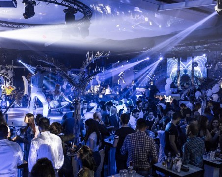 Слагайте новите дрехи! Диви партита разтърсват тепетата тази седмица