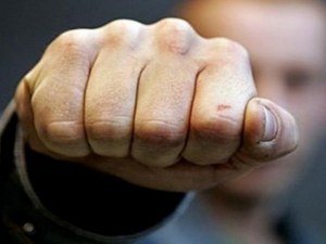Двама пребиха мъж в Тракия, отмъкнаха му портмонето