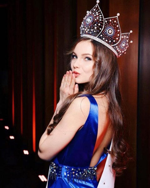 18-годишна девойка е новата Мис Русия СНИМКИ