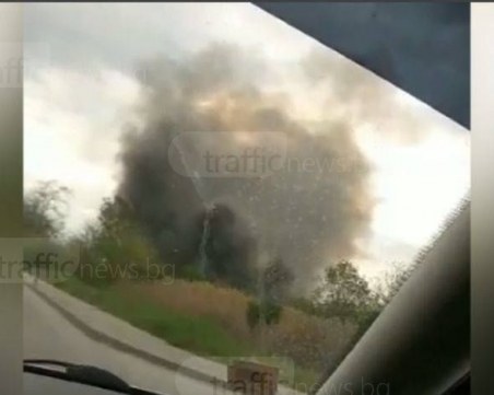 Голям пожар на изхода на Пловдив, пожарникари са на мястото ВИДЕО