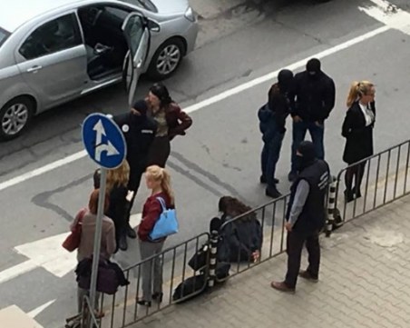 Скандалната кметица на “Младост“ Десислава Иванчева е хваната със 70 хиляди евро подкуп ВИДЕО