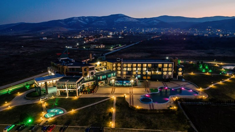 Зашеметяващ хотел край Пловдив предлага бягство от реалността и СПА удоволствия за Гергьовден