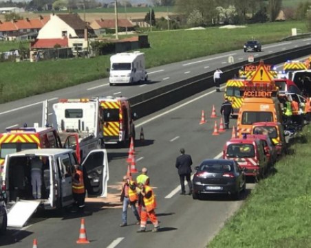 Два минибуса с деца с увреждания катастрофираха, има ранени