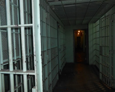 Скандални оргии, наркотици и запои в затвора в Пазарджик ВИДЕО 18+