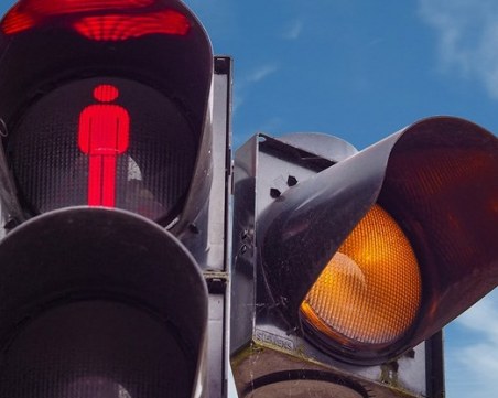 Украйна премахва жълтия сигнал на светофарите