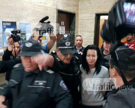Вкараха танцьорката от Кючука в съда като Пабло Ескобар, над 10 охранители я пазят СНИМКИ