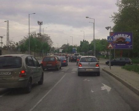 Катастрофа между три автомобила затрудни движението на Сточна гара