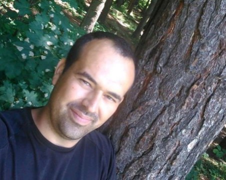 Млад мъж с бъбречна недостатъчност се нуждае от помощ, за да живее