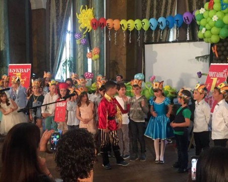 Първолаците от I а клас на ОУ “Княз Александър І“ се сбогуваха с Букварчето СНИМКИ