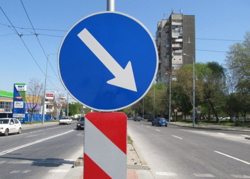 Aпаши масово задигат пътни знаци, продават ги за скрап