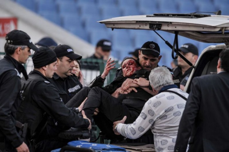 Тежки санкции грозят “Левски“ заради ранената полицайка