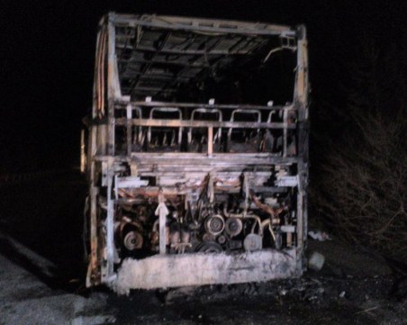 Автобус, пълен с български туристи, изгоря до основи