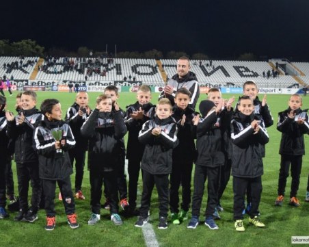 Децата на Локо срещат европейски грандове на престижни турнири