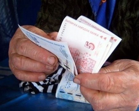 Пенсионер с 200 лева на месец, а депутат – с 4000