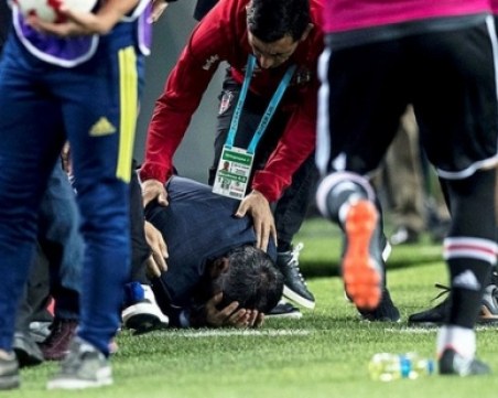 Разбиха главата на треньор в дербито на Турция