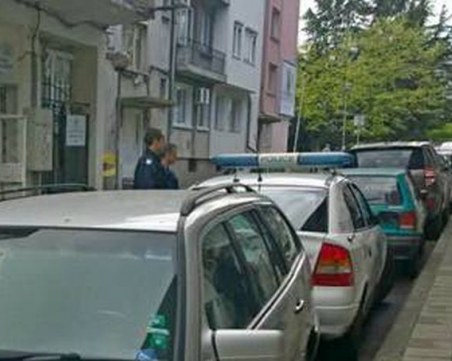 Жена загина след мистериозно падане от третия етаж на сграда СНИМКИ