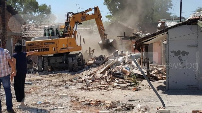 Незаконно строителство и в центъра! Пловдивчани вдигат къща в Аджисана без разрешително