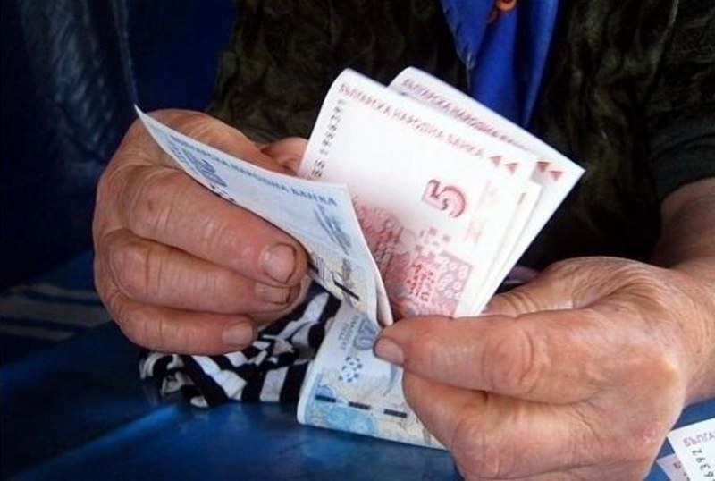 Пенсионер с 200 лева на месец, а депутат – с 4000