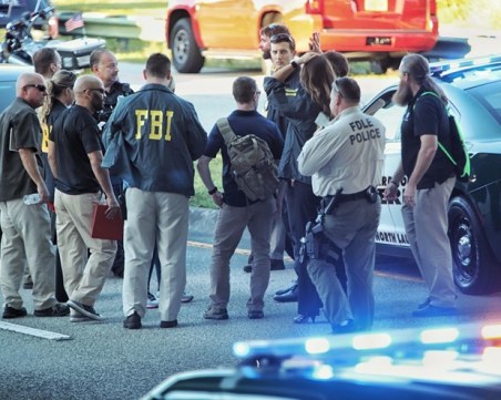 19-годишен откри стрелба в гимназия във Флорида