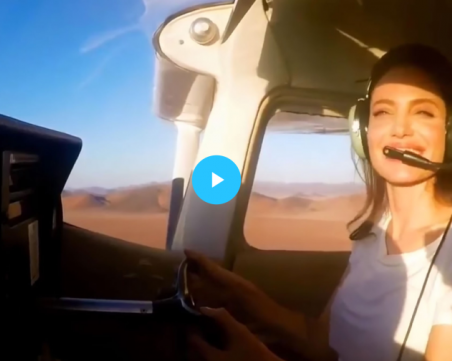 Анджелина Джоли полетя над пустинята на Намибия ВИДЕО