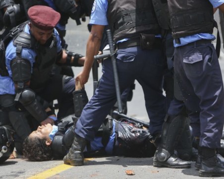 Кървави протести: Поне 10 загинаха в Никарагуа ВИДЕО и СНИМКИ