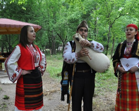 Виевската фолк група се включва в събора на Лаута