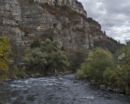 Алпинистка падна от скала над село Лакатник