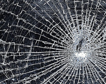 Арестуваха гастрольор, потрошил прозорец на павилион в Пазарджик