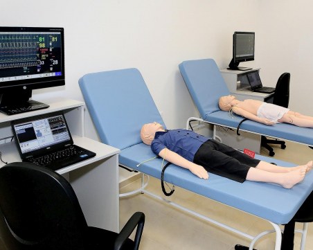 Студенти от Пловдив се обучават на манекени с жизнени функции