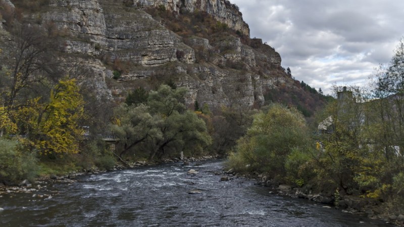 Алпинистка падна от скала над село Лакатник