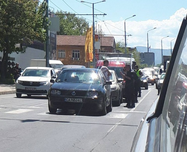 Верижна катастрофа в Пловдив! Четири автомобила се нанизаха