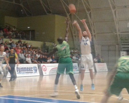 Академик Бултекс 99 мачка в последния си мач от редовния сезон