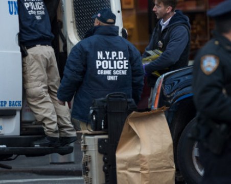 Изпратиха полицайка в отпуска, след като я хванаха да пуши марихуана по… косата