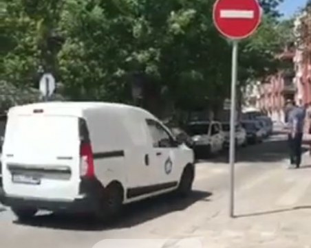 Невидим знак в Пловдив! Или просто всички се правят, че не го виждат ВИДЕО