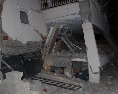 Расте броят на ранените след силното земетресение в Турция