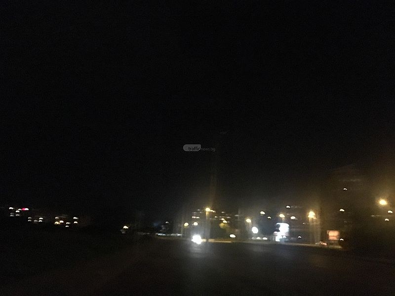 Пловдивски булевард потъна в мрак за втора поредна вечер СНИМКА