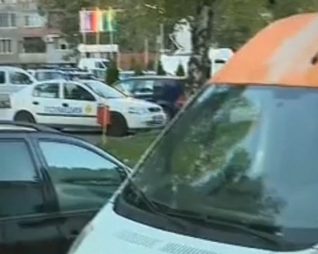 Полицейско насилие? Кръвта върху 17-годишен се оказа от разрязаната ръка на полицай