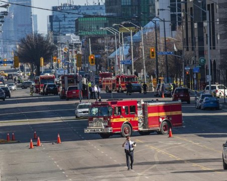 Шофьорът, врязал се в пешеходци в Торонто, получи 10 обвинения за убийство