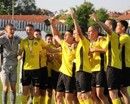 Юношите на Ботев вдигнаха Купата на БФС!