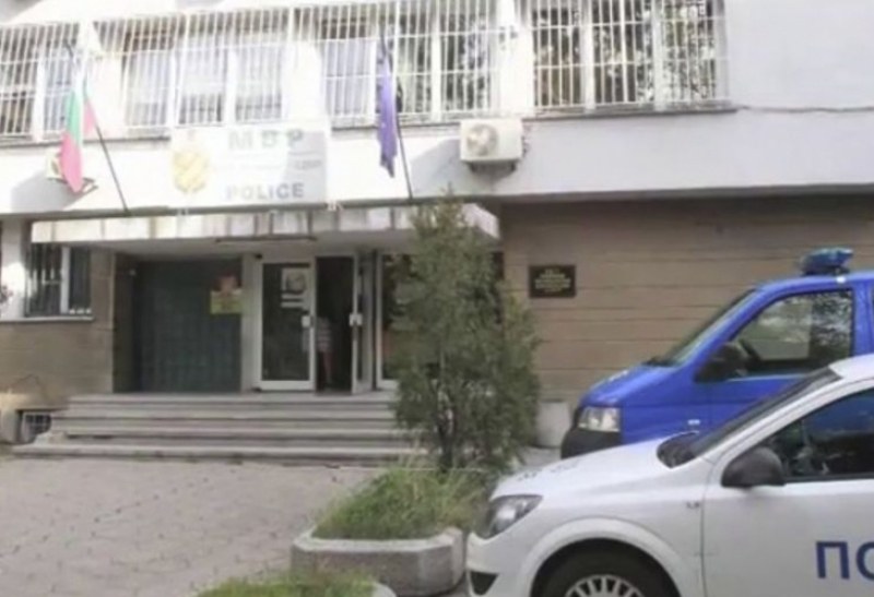 Висш служител на затвора в Пазарджик заплашва полицаи заради сина си
