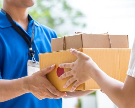 Данъчните налазиха търговци, които продават през куриерски фирми