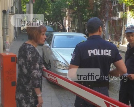 Драма пред община