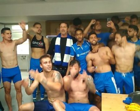 Джерард Бътлър празнува с 