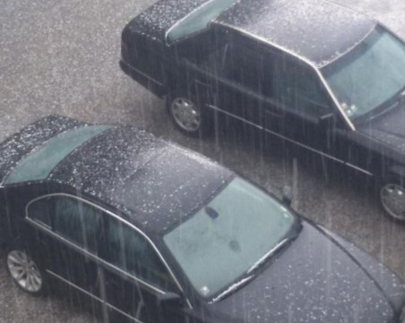 Гръмотевична буря с градушка се изсипа в Смолян СНИМКИ