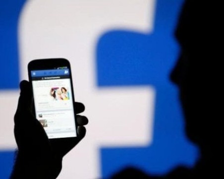 Обмислят платен абонамент за Facebook