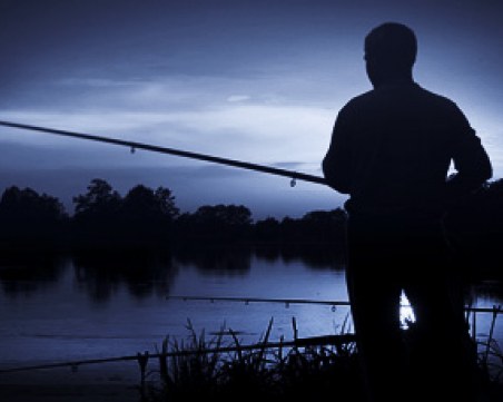 Риболов на тъмно край Пловдив: Глобиха въдичар без улов