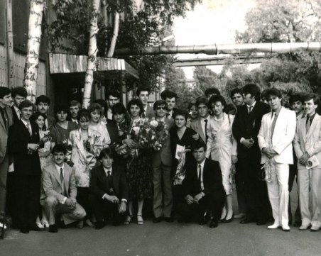 Серенада за учителя. Беше луд месец, а ние бяхме млади…