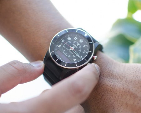 Срамота! Ученици вече не познават времето от часовниците със стрелки