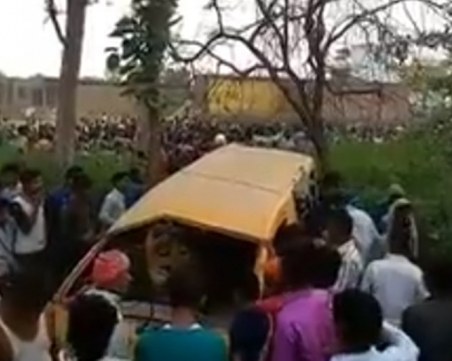 Влак се сблъска с училищен автобус! Загинаха най-малко 13 деца, други 5 са ранени